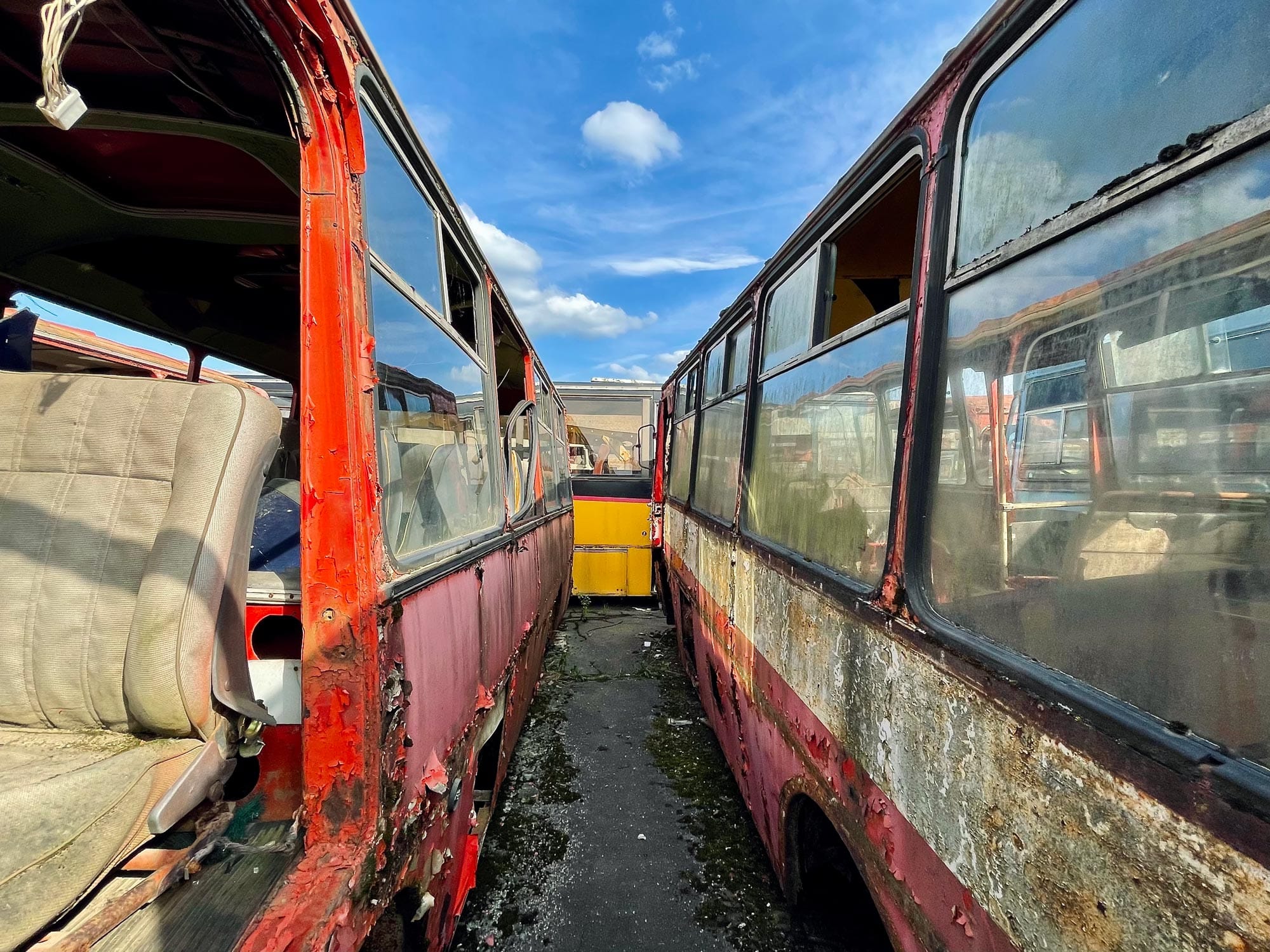 Susidarę tarpai tarp autobusų