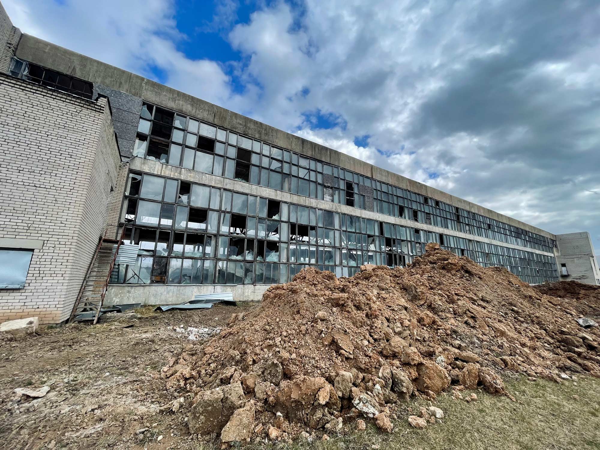 Tuščias tapo kiauru. Fredos aerodromo angaras